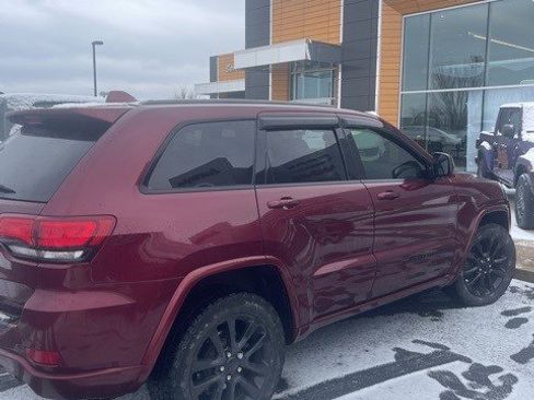 Used 2018 Jeep Grand Cherokee Altitude image 5