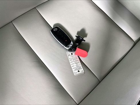 Used 2023 Nissan Rogue SL w/ SL Premium Package image 10