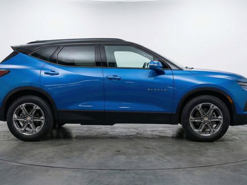 Used 2025 Chevrolet Blazer LT FWD image 11