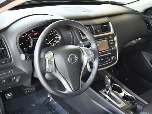 Used 2016 Nissan Altima 2.5 SL w/ Moonroof Package FWD image 12