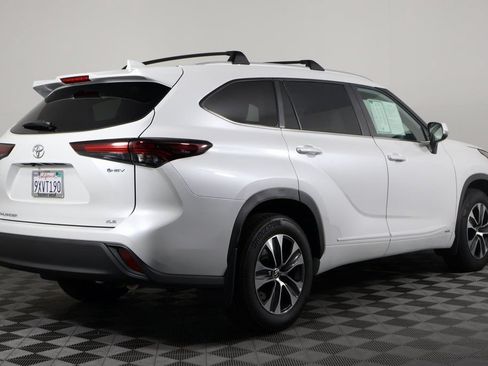 Used 2026 Toyota Highlander XLE AWD/4WD image 4