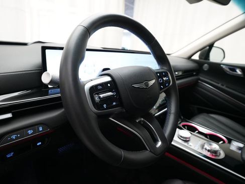 Used 2025 Genesis GV80 2.5T Standard image 8