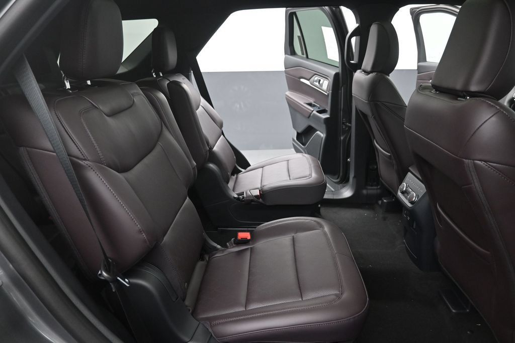 Used 2025 GMC Sierra 3500 SLE AWD/4WD image 6