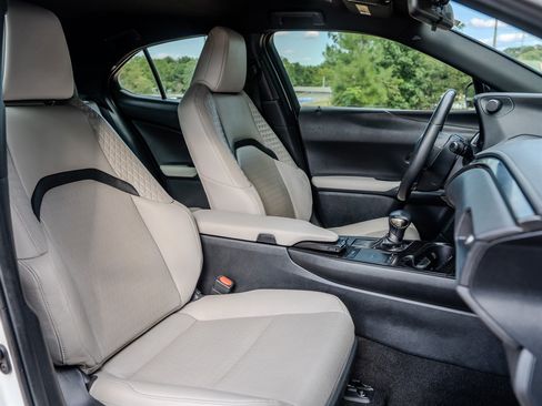 Used 2019 Lexus UX 200 FWD image 30