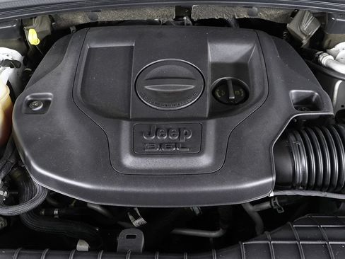 Used 2023 Jeep Grand Cherokee Overland w/ Luxury Tech Group IV AWD/4WD image 23