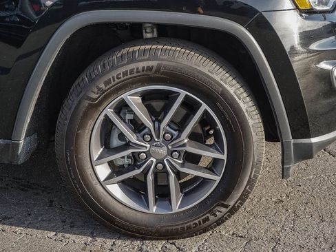 Used 2018 Jeep Grand Cherokee Limited image 9