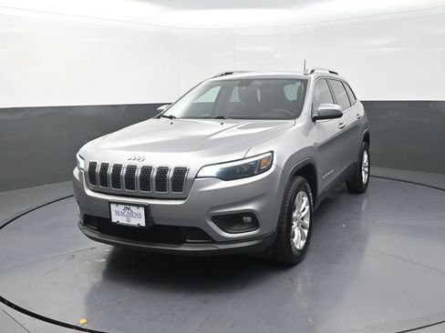 Used 2019 Jeep Cherokee Latitude w/ Popular Appearance Group AWD/4WD image 4
