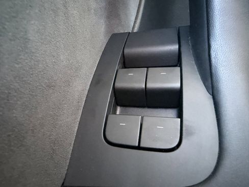 Used 2024 Tesla Model Y 2WD image 30