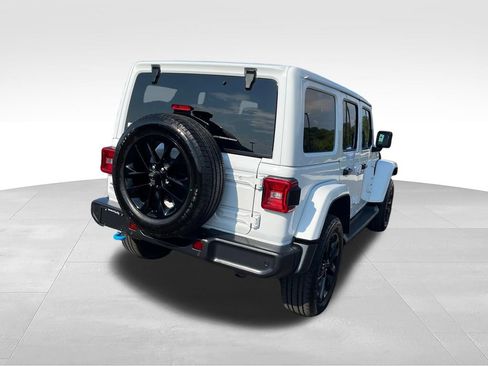 Used 2024 Jeep Wrangler Unlimited Sahara w/ Safety Group AWD/4WD image 5