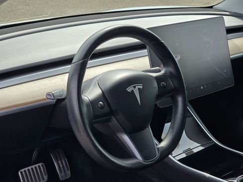 Used 2019 Tesla Model 3 Standard Range Plus image 14