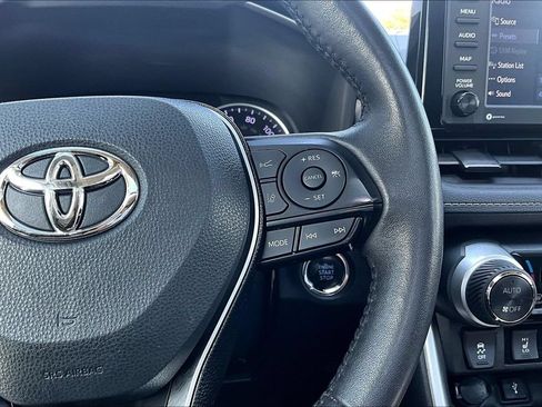 Used 2021 Toyota RAV4 XLE w/ Convenience Package FWD image 11
