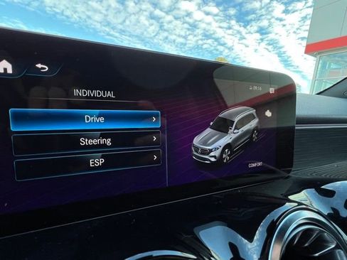 Used 2023 Mercedes-Benz EQB 300 4MATIC w/ Exclusive Package image 33