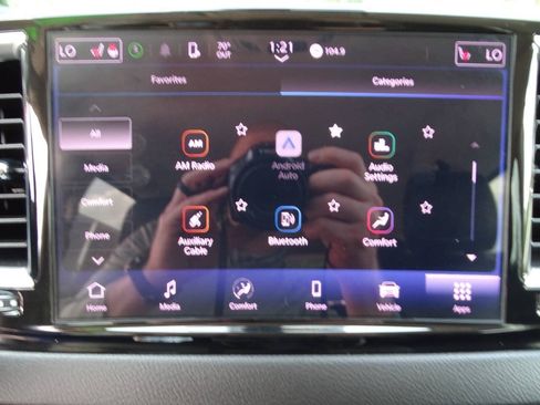 Used 2024 Chrysler Pacifica Touring-L FWD image 26