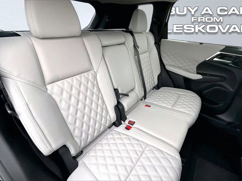 New 2025 Mitsubishi Outlander SEL image 9