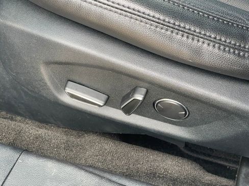 Used 2018 Ford Explorer XLT w/ Equipment Group 202A image 7