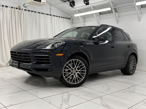 Certified 2023 Porsche Cayenne Platinum Edition image 6