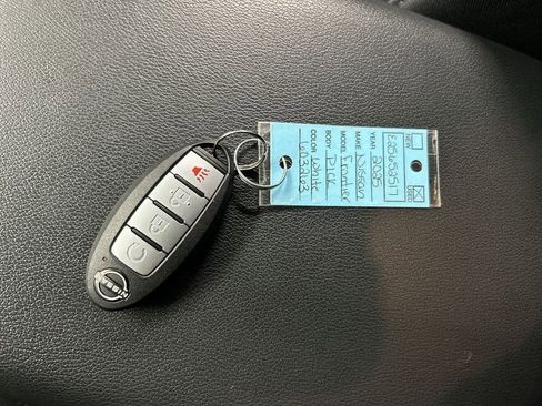 Used 2025 Nissan Frontier SV w/ SV Convenience Package image 12