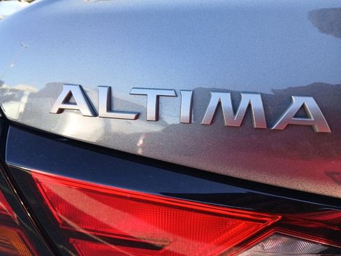 Used 2024 Nissan Altima 2.5 SV FWD image 4