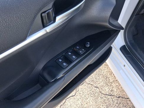 Used 2020 Toyota Camry LE FWD image 14