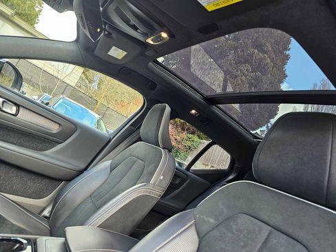 Used 2020 Volvo XC40 T5 R-Design w/ Protection Package image 24