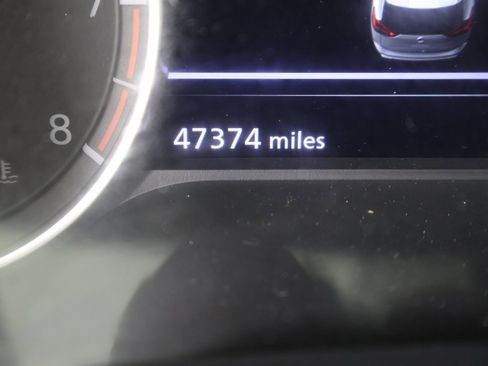 Used 2024 Nissan Rogue SV image 34