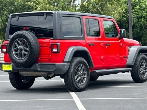 Used 2024 Jeep Wrangler Unlimited Sport AWD/4WD image 11