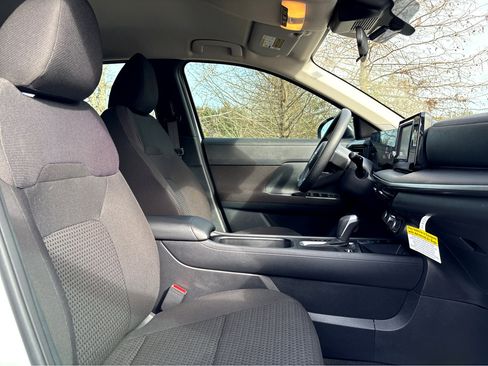 Certified 2025 Nissan Kicks S image 9