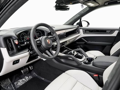 New 2026 Porsche Cayenne GTS image 4
