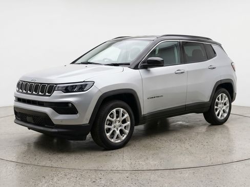 Used 2025 Jeep Compass Limited image 3