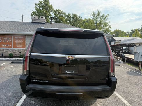Used 2019 Cadillac Escalade ESV Luxury AWD/4WD image 4