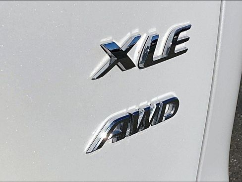 Certified 2024 Toyota Corolla Cross XLE image 8