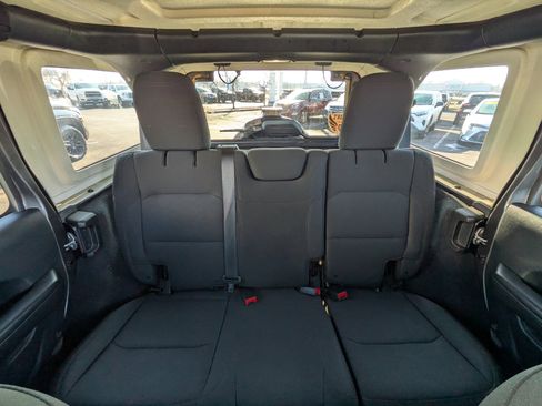 Used 2018 Jeep Wrangler Unlimited Sport S image 17