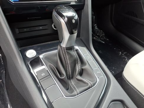 New 2026 Volkswagen Taos SE FWD image 13