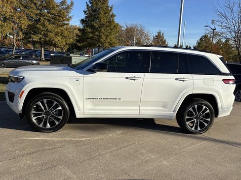 Used 2023 Jeep Grand Cherokee Overland w/ Luxury Tech Group IV image 11