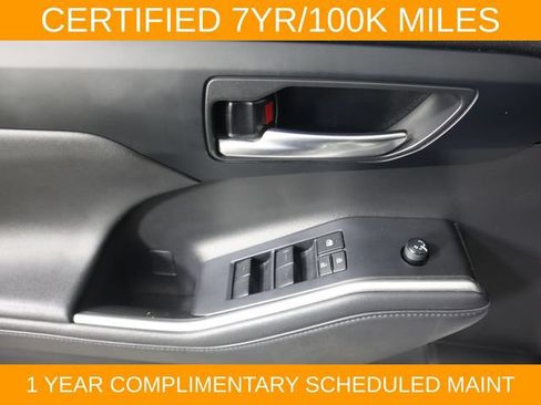 Used 2022 Toyota Highlander XSE FWD image 17