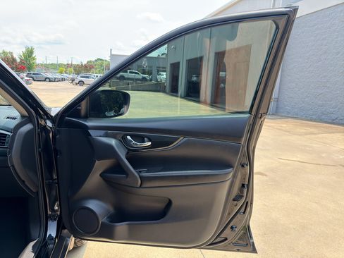 Used 2020 Nissan Rogue SL w/ Premium Package FWD image 19