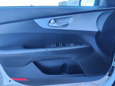 Used 2023 Kia Forte LXS w/ LXS Technology Package image 6