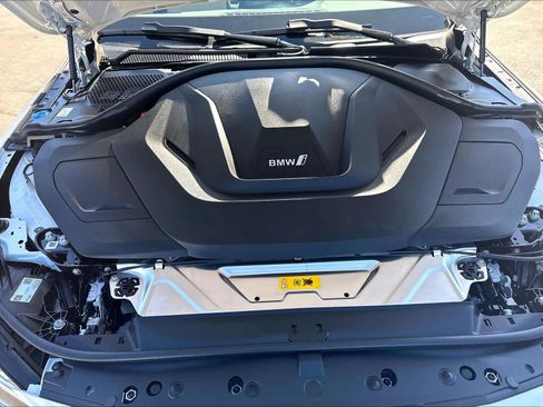 Used 2025 BMW i4 eDrive40 RWD image 32