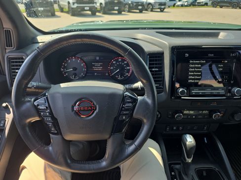 Used 2022 Nissan Frontier PRO-4X w/ Pro-4X Premium Package AWD/4WD image 13