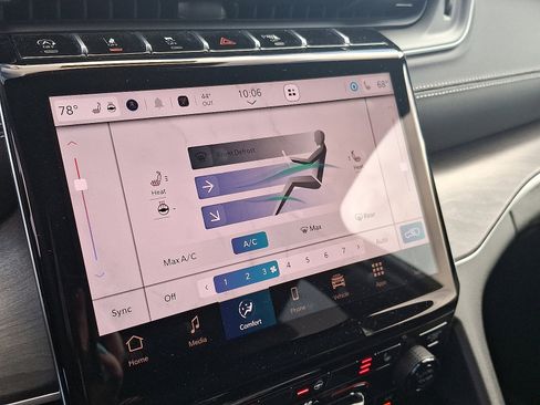 Used 2025 Jeep Grand Cherokee Limited w/ Trailer Tow Package image 15