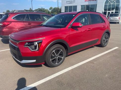 Used 2024 Kia Niro EX FWD image 2
