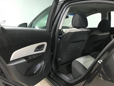 Used 2011 Chevrolet Cruze LS FWD image 18