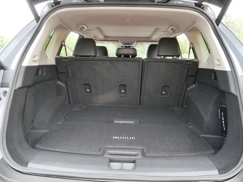 Certified 2023 Nissan Rogue Platinum w/ Platinum Premium Package AWD/4WD image 18