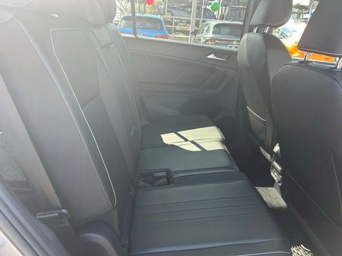 Used 2024 Volkswagen Tiguan SE R-Line image 38