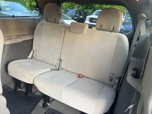 Used 2012 Toyota Sienna LE FWD image 15