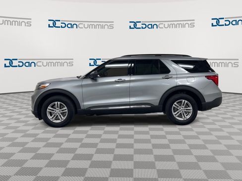 Used 2023 Ford Explorer XLT AWD/4WD image 5