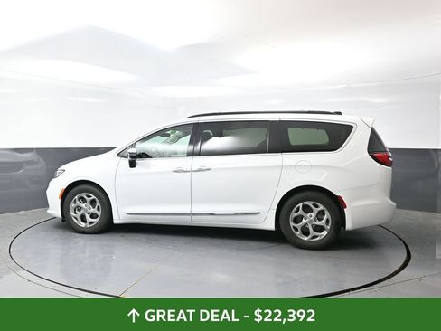 Used 2023 Chrysler Pacifica Limited FWD image 11