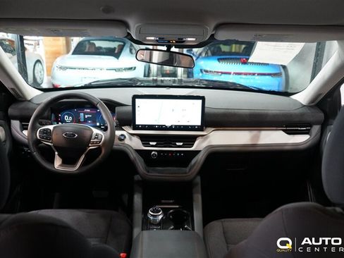 Used 2025 Ford Explorer Active AWD/4WD image 14