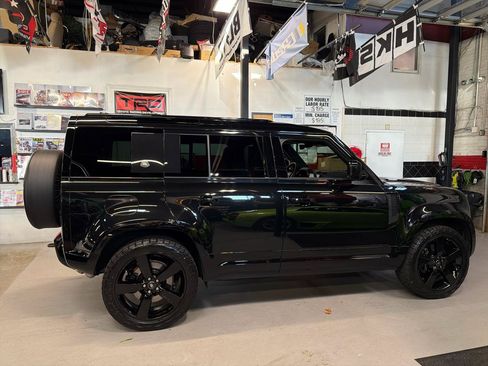 Used 2024 Land Rover Defender 110 X-Dynamic SE AWD/4WD image 4