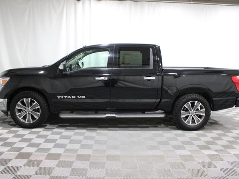 Used 2018 Nissan Titan SL RWD image 34